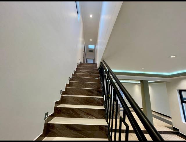 3 BEDROOM FREEHOLD FOR SALE IN SANDOWN